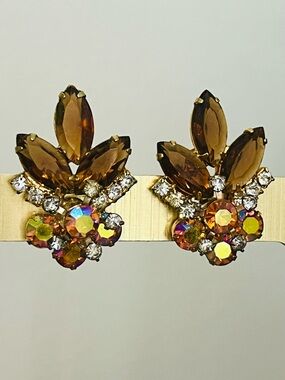 Vintage D&E Juliana art glass clip cluster Earrings EUC
